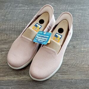 Skechers Women's Sneakers-NEW